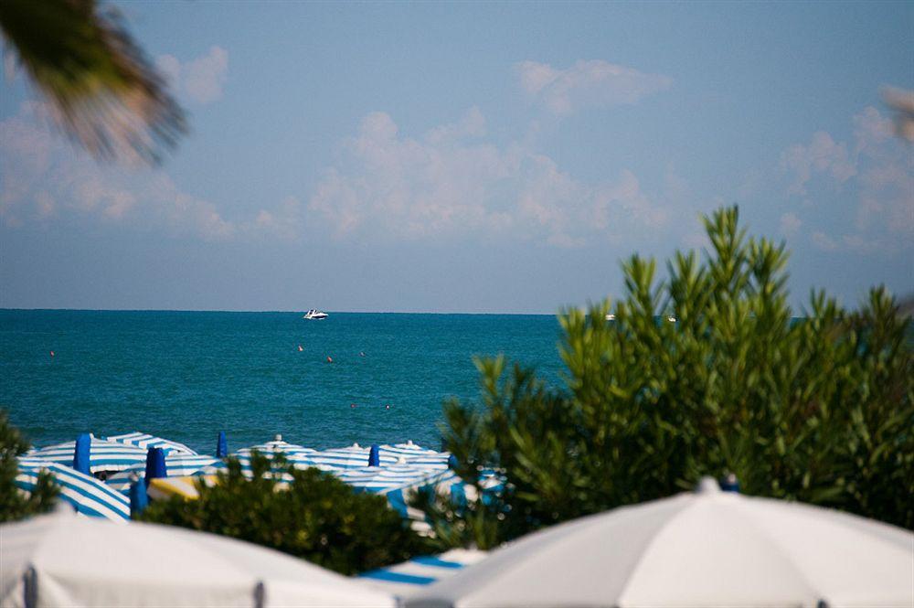 Hotel Universo Lido di Jesolo Exterior foto